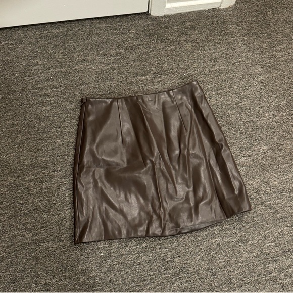 SOLD Vegan leather skirt - Picture 4 of 6